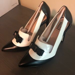 Women’s Black and White Bow Tie Heel